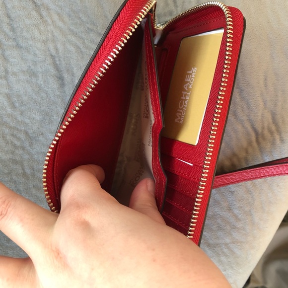 Red Michael kors cellphone wristlet - Picture 5 of 5